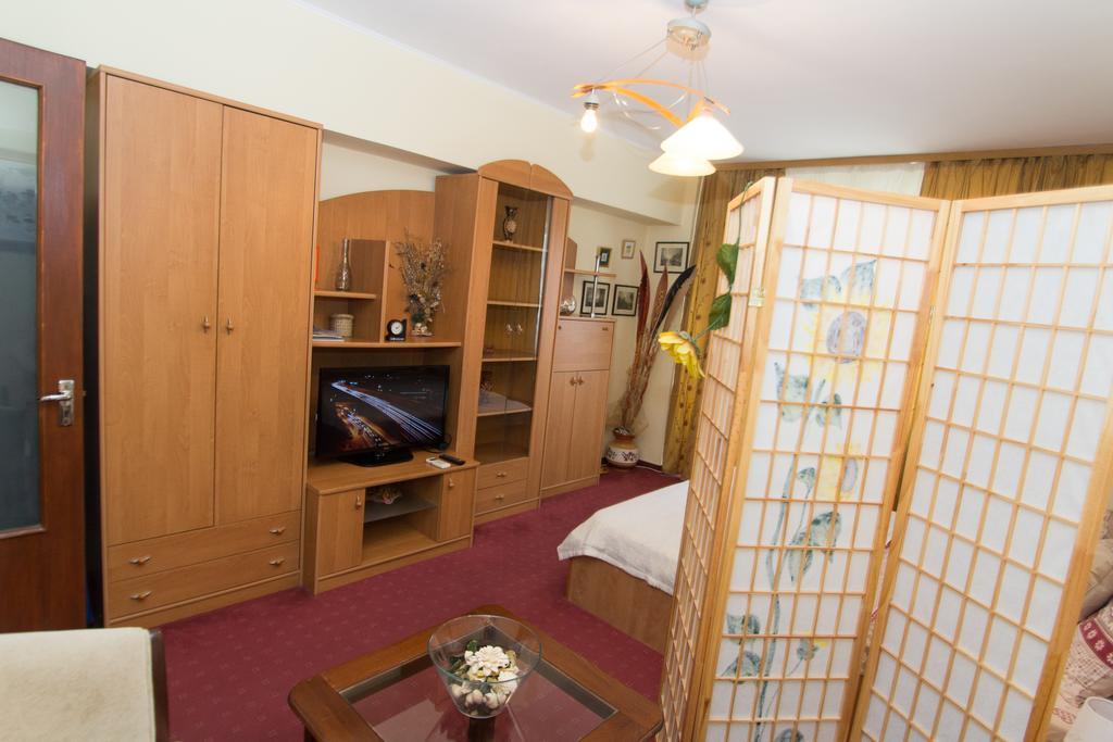 Sunny Old Town Apartments Bucharest Room photo